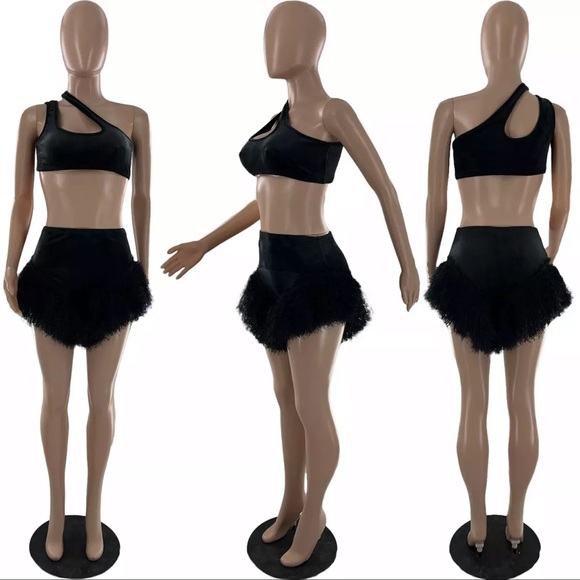 Velvet Fringe Outfit 🖤 - Picture 4 of 4